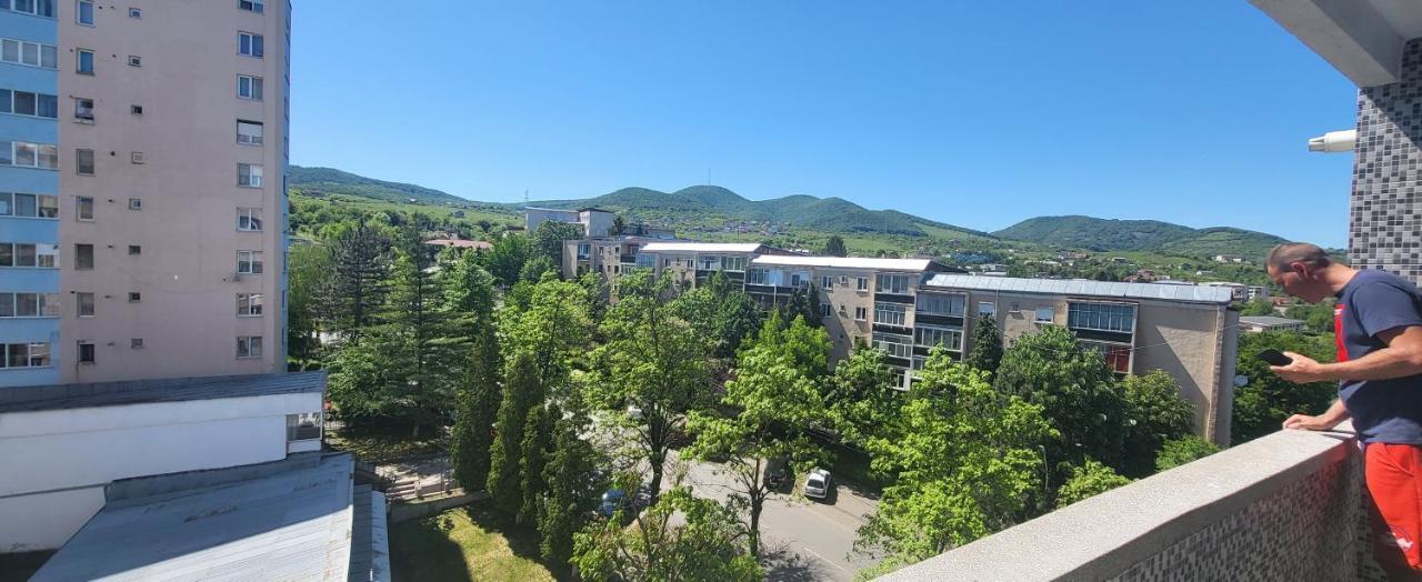 Apartament In Regim Hotelier Deva Exterior photo
